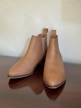 Nisolo Almond Leather Chelsea Boots Size 8 | Minimal Wear | Ethical Leather